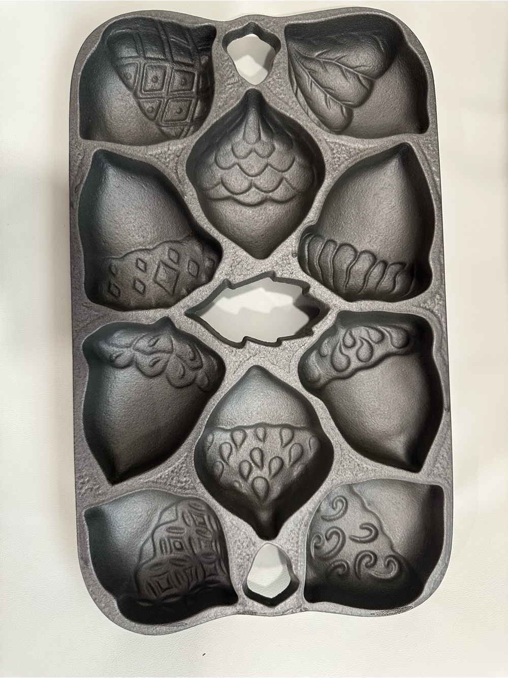 L.L. Bean 10-Cavity Acorn Muffin Pan : Pristine / New Old Stock (NOS): Open box
